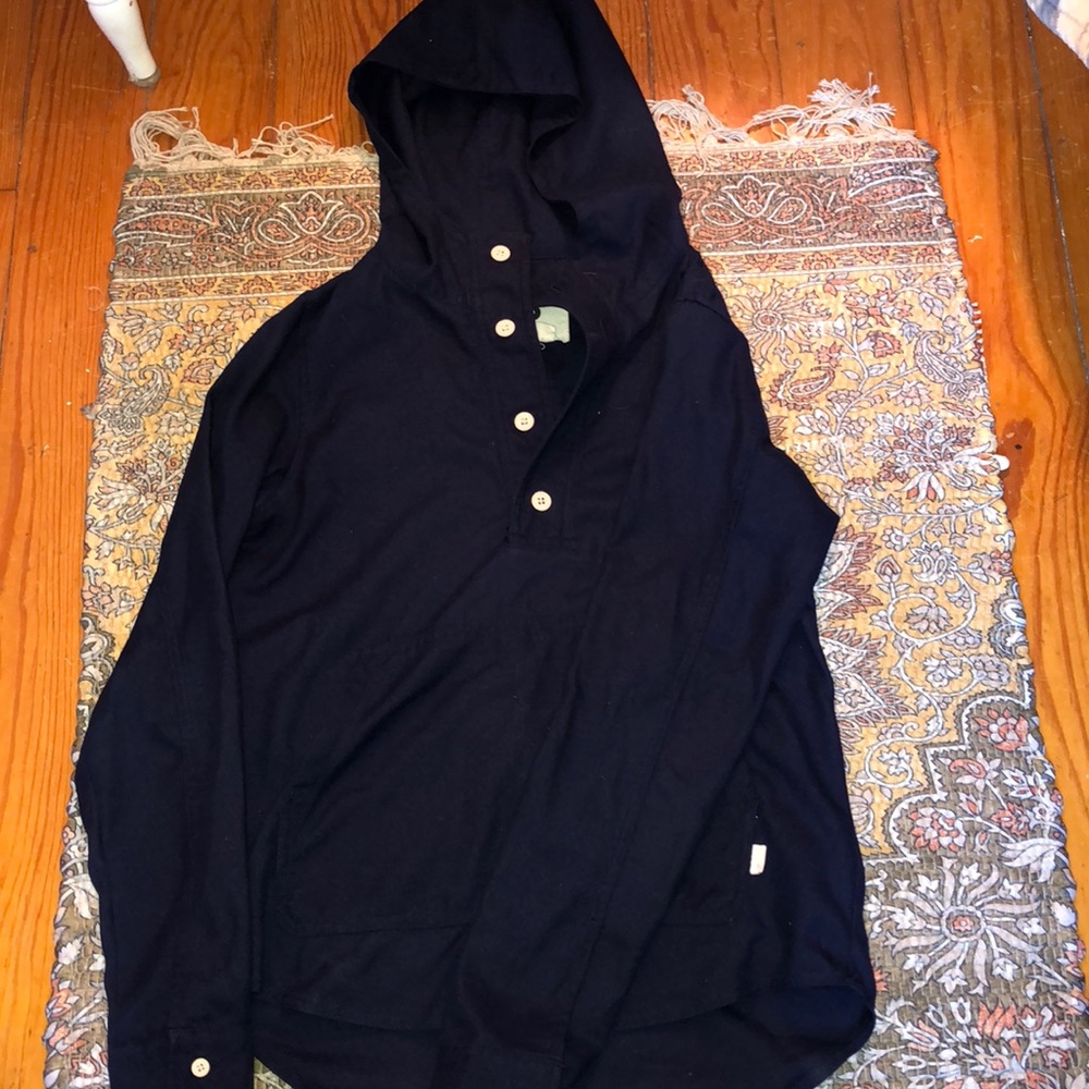Burton pullover shirt